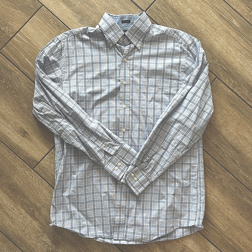 Men’s Tommy Hilfiger plaid dress shirt, size 16 34-35 (L)